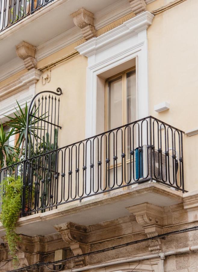 Отель Palazzo Le Travi Бари Экстерьер фото